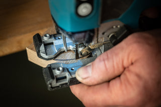 Stikksagblad av HCS for tre og plast, med slipte tenner og konisk rygg.